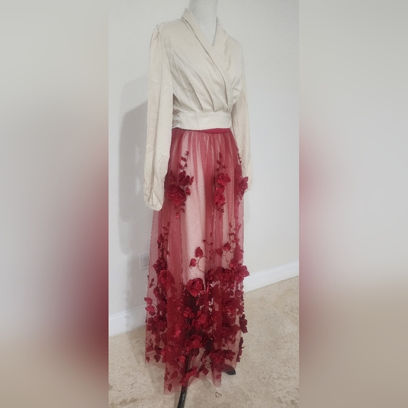 Elegant Red Floral Embroidered Skirt - Picture 4 of 12